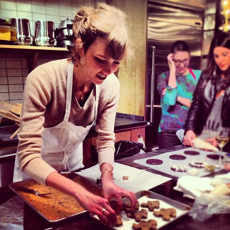 galleries/2012/12/15/cindy-crawford-bar-refaeli-more-best-fashion-instagrams-photos/guest_jr1hcj