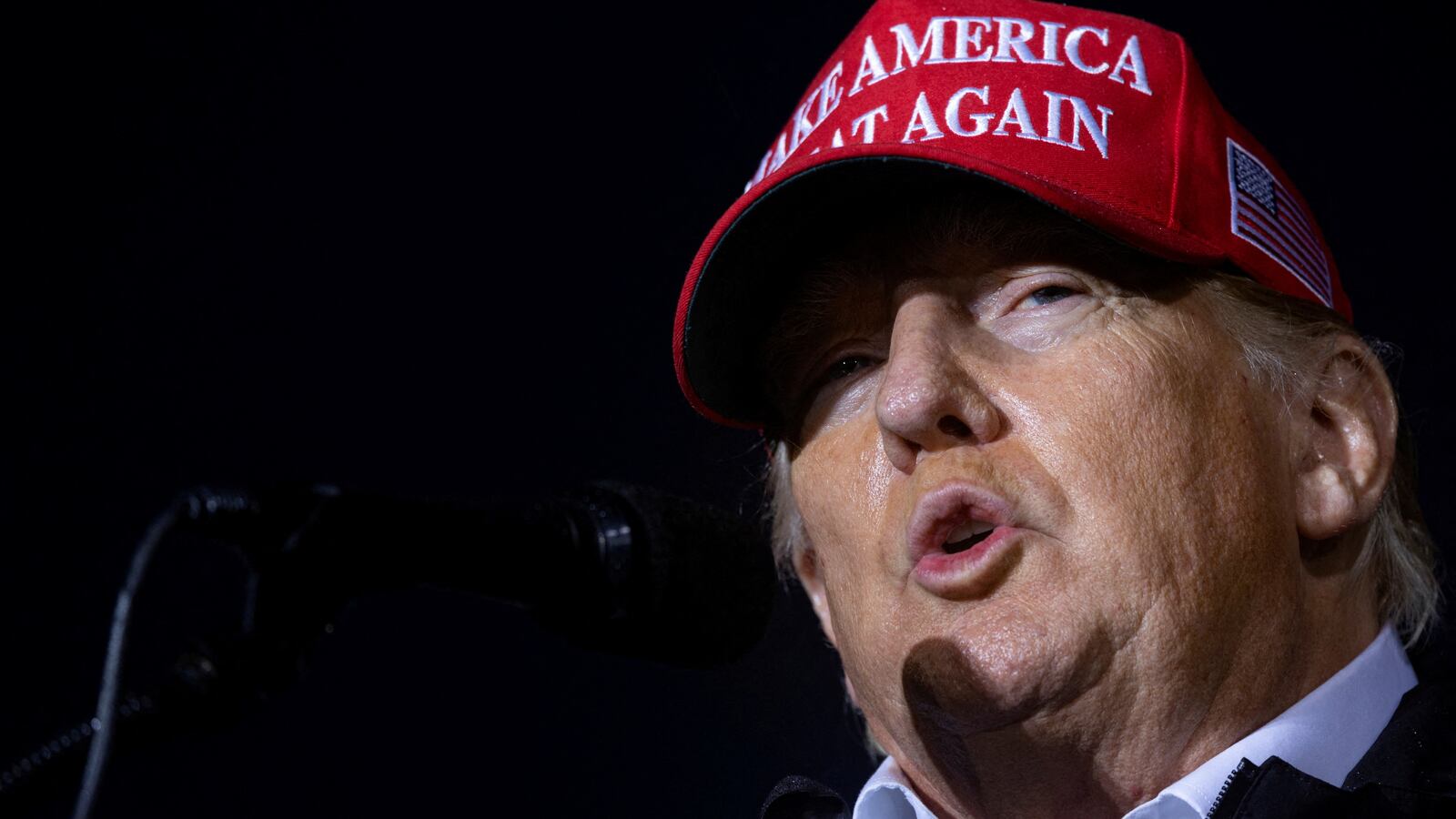 2022-05-11T164114Z_1310655454_RC212U9NLT9C_RTRMADP_3_USA-TRUMP-NEW-YORK_bfxz85