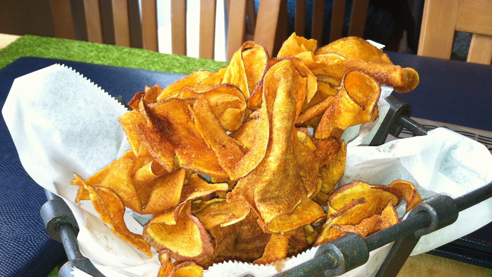 articles/2012/08/29/sweet-potato-chips/photo_1_s5cgxz