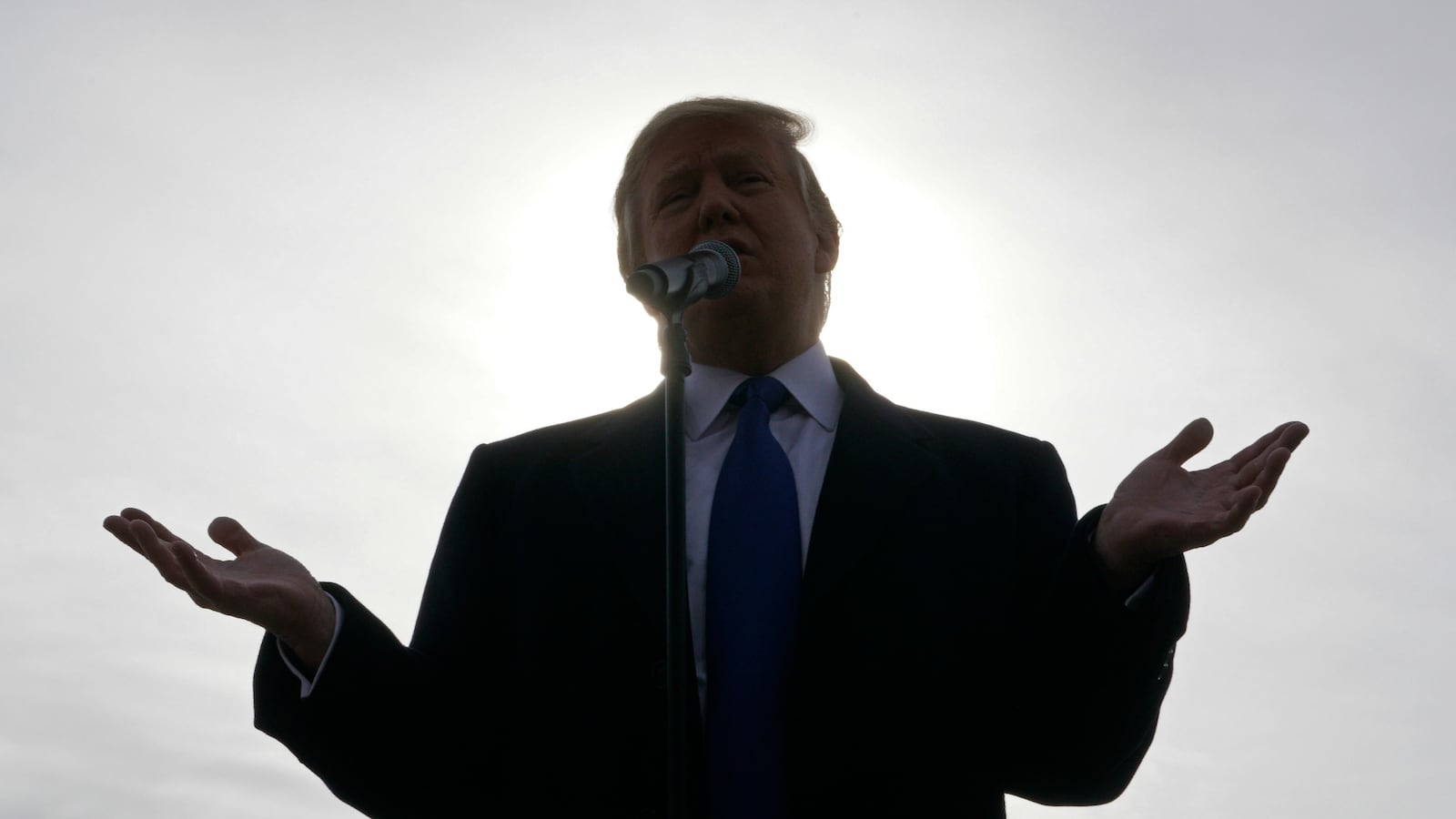 articles/2016/01/31/president-trump-is-now-a-possibility-and-it-s-terrifying/160131-cox-tease_caauzl