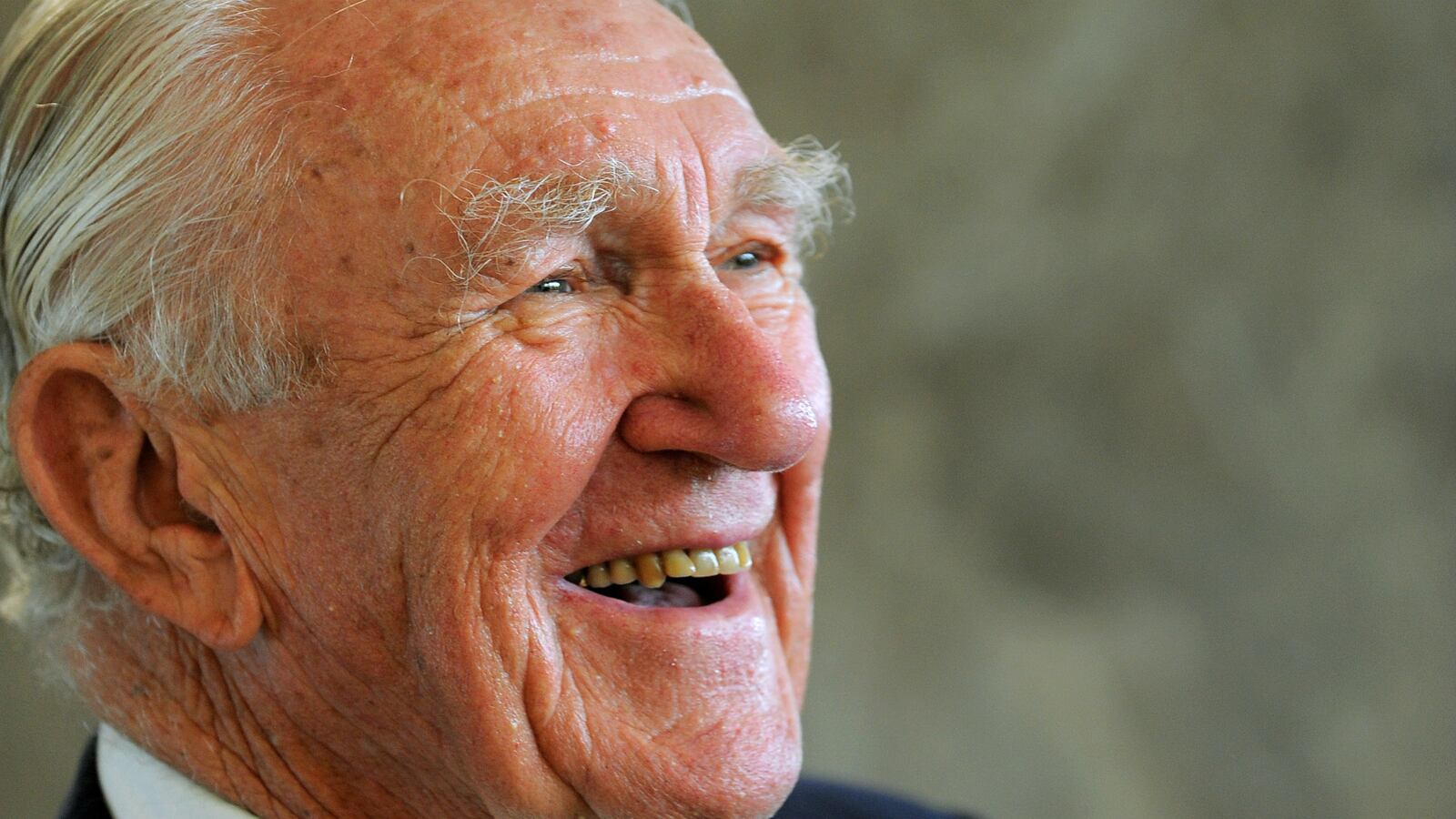 cheats/2015/03/20/ex-australian-pm-malcolm-fraser-dies/150320-malcolm-fraser-cheat_n9gft8