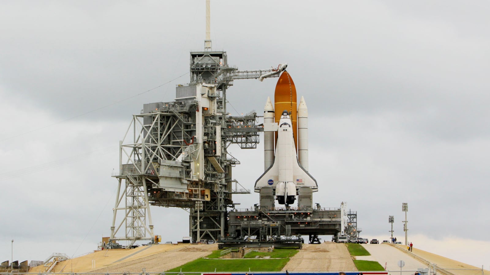 articles/2011/07/08/it-s-goodbye-shuttle-hello-soyuz-after-atlantis-last-flight/last-space-shuttle-mission-matthews_cxgxa2