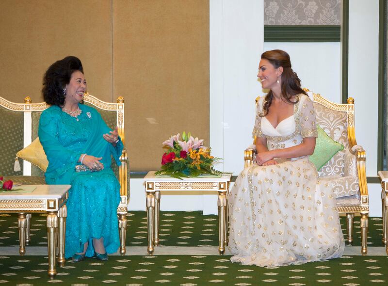 galleries/2012/09/22/the-best-of-prince-william-kate-s-jubilee-south-pacific-visit-photos/will-kate-tour-19_wibepq