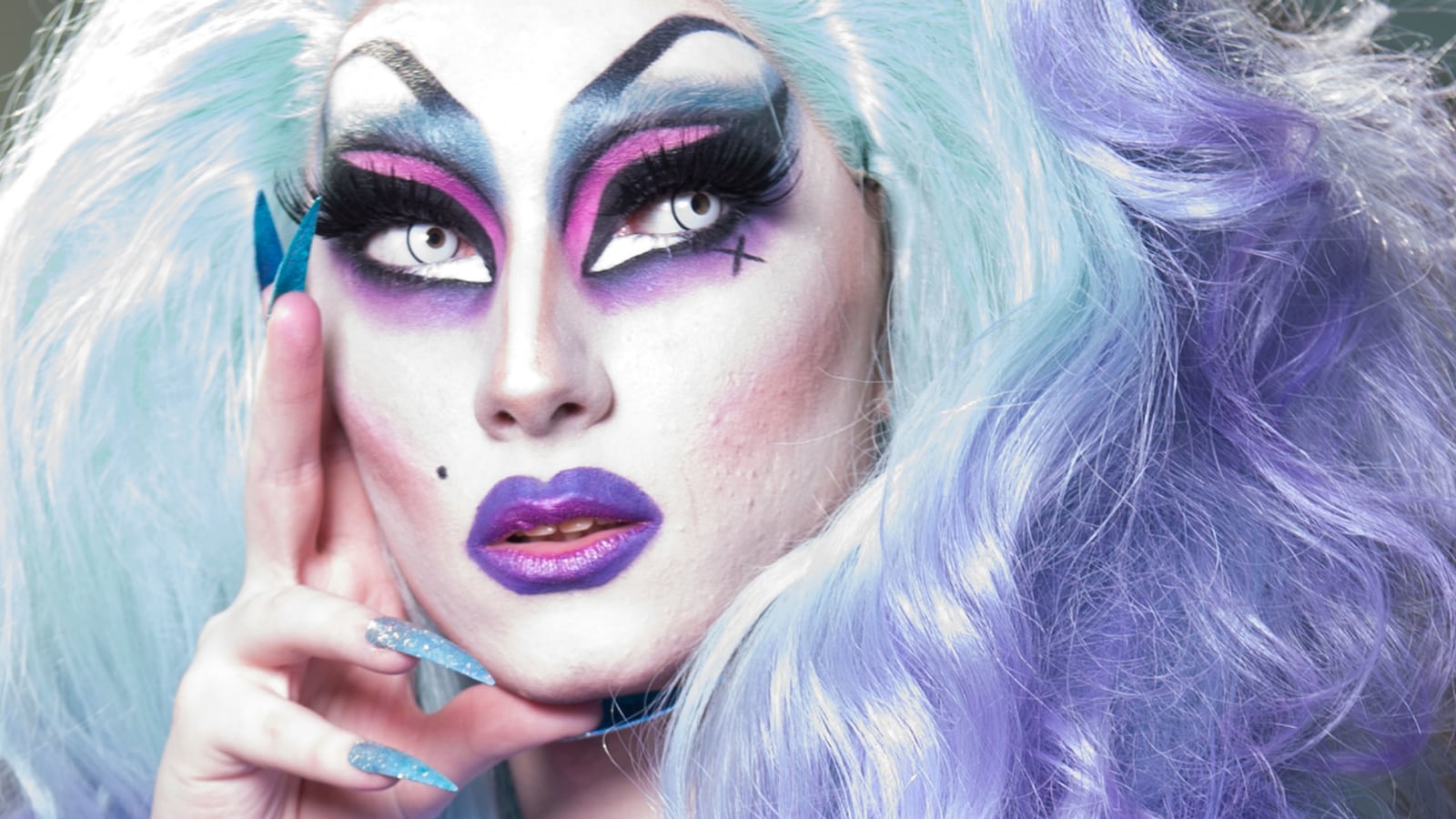 dragcon-tease2_bvkrhk