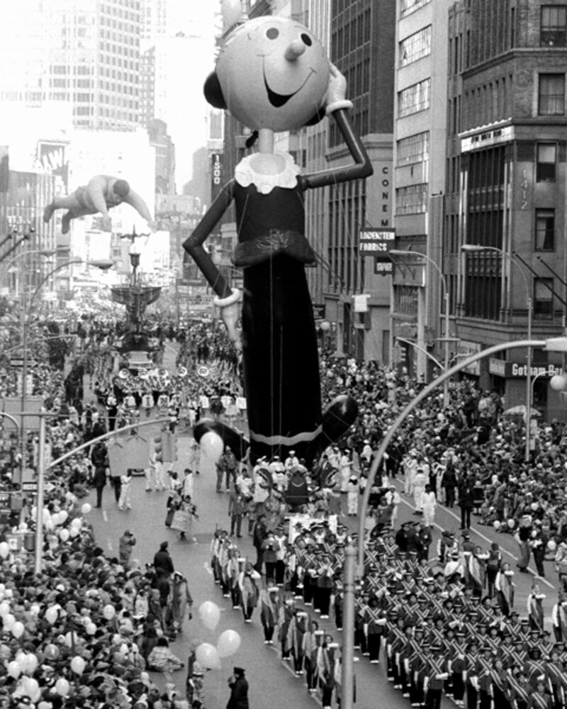galleries/2011/11/24/macy-s-thanksgiving-parade-balloon-controversy-tim-burton-more-photos/macys-thanksgiving-balloons-olive-oyl_fnxdf0