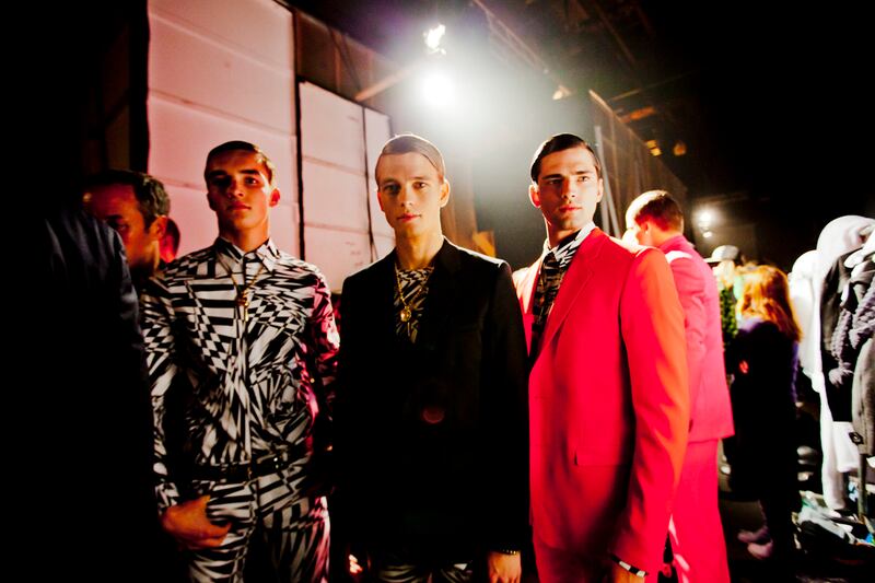 galleries/2011/11/09/versace-for-h-m-photos-from-fashion-show-with-nicki-minaj-prince/backstage-men-versace-hm-fashion-show_cqtgc2