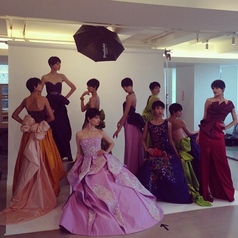 galleries/2013/12/15/from-joan-smalls-to-oscar-de-la-renta-the-11-best-fashion-instagrams/131213-fashioninstas-oscarprgirl_pbxm7l