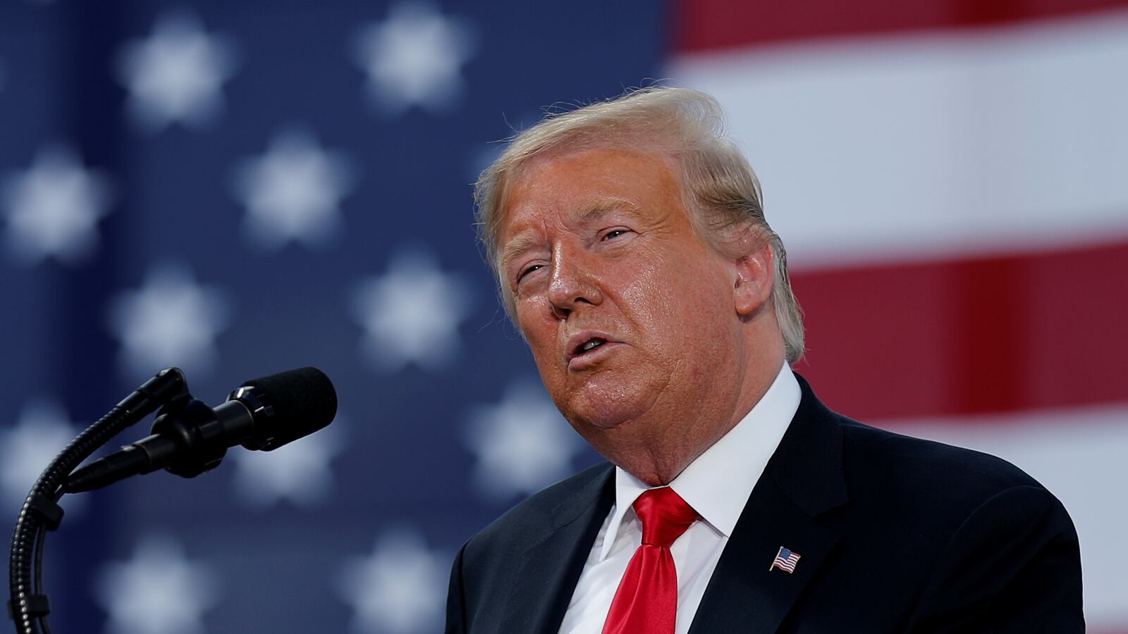 2020-06-25T220037Z_745488883_RC2MGH9V2JPL_RTRMADP_3_USA-TRUMP_yiepzk