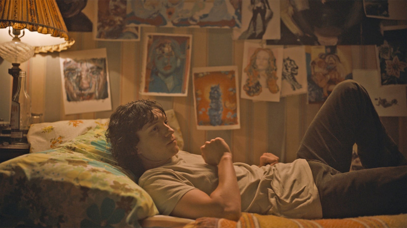 060223-crowdedroom-hero_eiixhi