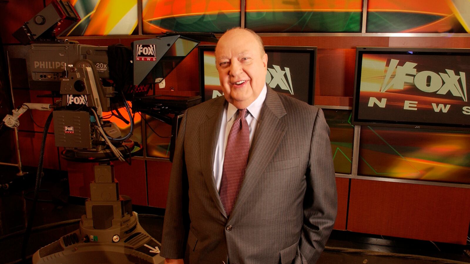cheats/2011/12/12/roger-ailes-penning-tell-all-book/roger-ailes-writing-book-cs_vr24ec
