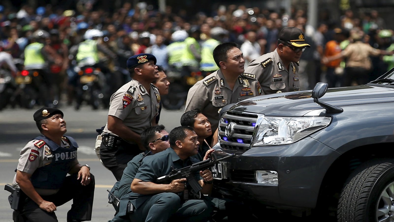 cheats/2016/07/05/suicide-bomber-strikes-indonesian-police-station/160705-indonesia-attack-police-cheat_egd4mp