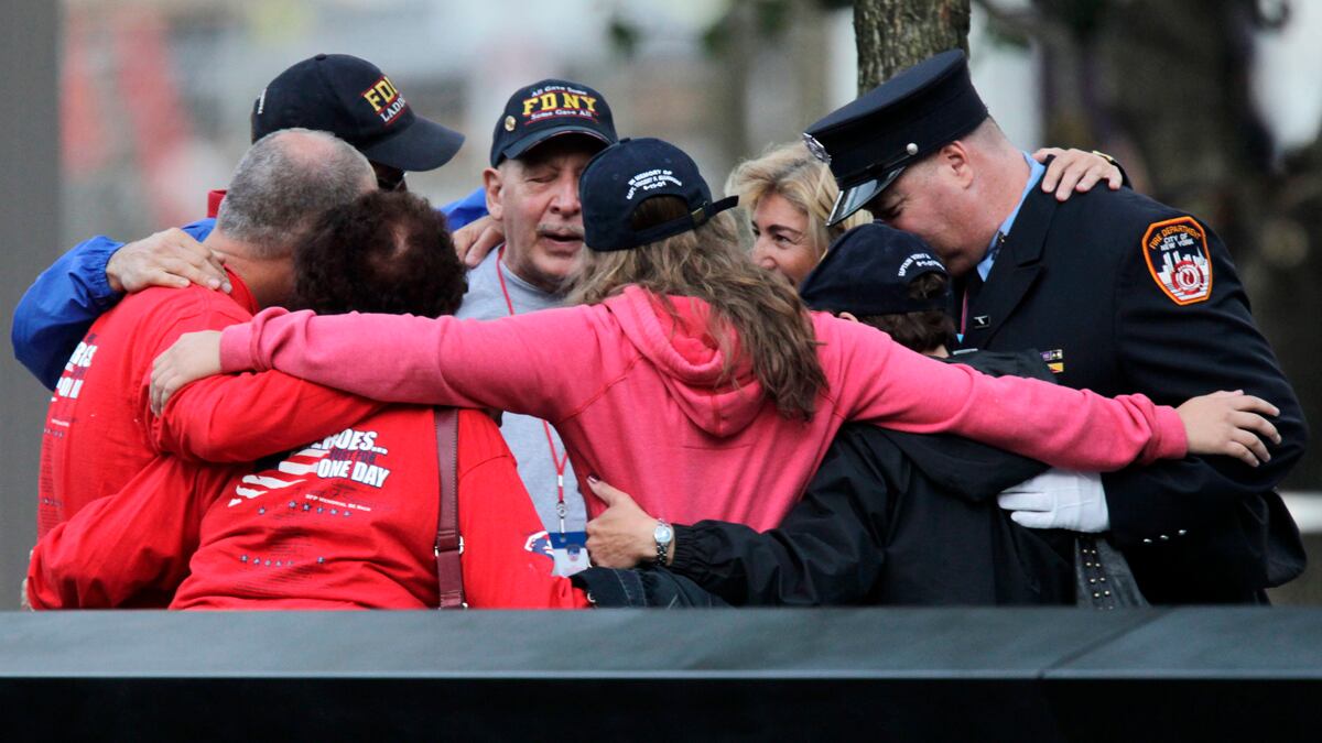 cheats/2011/09/11/nation-commemorates-9-11/911-anniversary-country-unites-cheat_xmxd1i