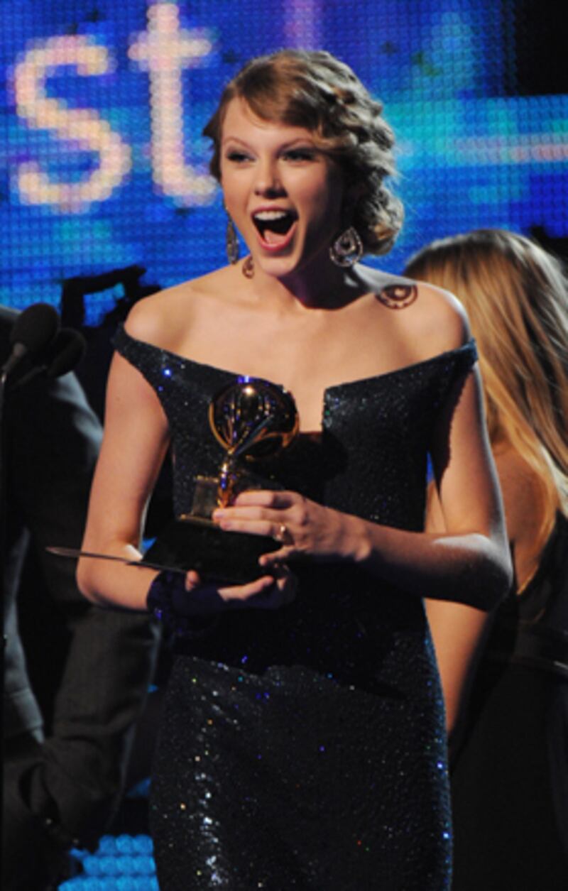 galleries/2010/01/31/grammy-red-carpet/grammy-awards---taylor-swift_hhskpp