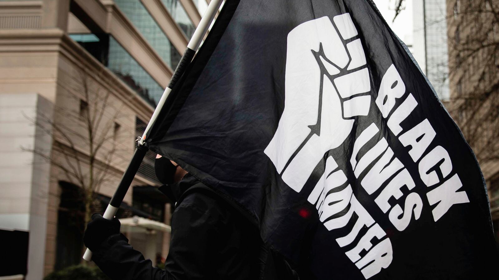 2021-03-09T035107Z_873678852_RC2F7M9CU7GP_RTRMADP_3_USA-RACE-GEORGEFLOYD-PORTLAND_lw0jf1