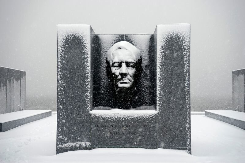 galleries/2014/02/08/the-week-in-photos-february-8-2014/140206-wip-snow-head_zbz5i9