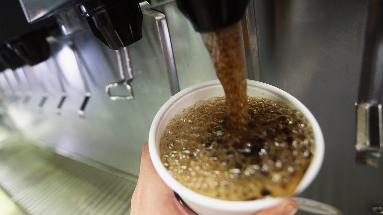 cheats/2014/04/17/man-gets-federal-fine-over-refill/140417-soda-refill-cheat_gbqrkl