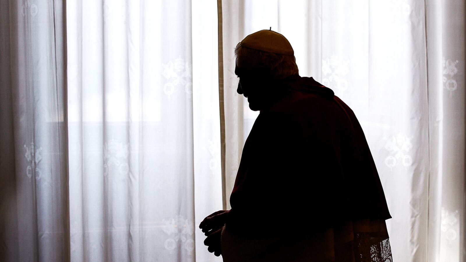 articles/2012/06/16/vatileaks-puts-the-pope-in-publicity-hell/pope-vati-leaks-nadeau_kyuath