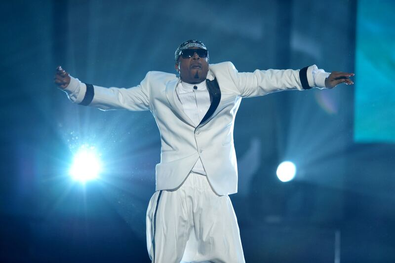 galleries/2013/04/10/blake-shelton-lady-gaga-conan-more-celebrity-officiants-photos/130409-celeb-ministers-14_nvbd0b