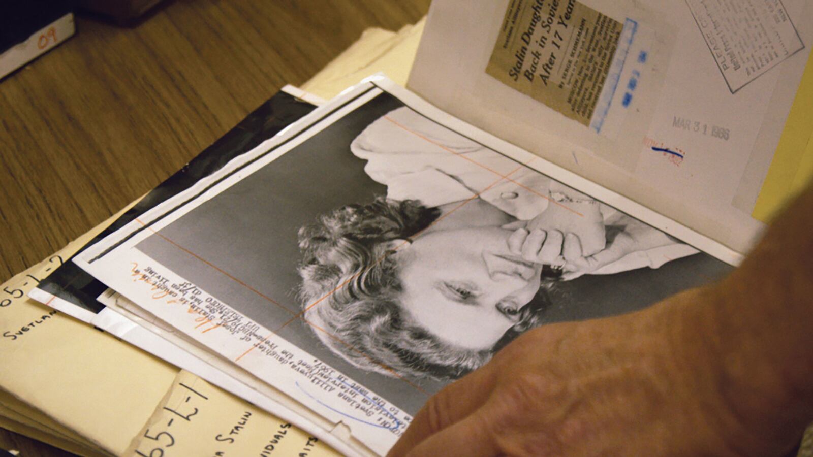 articles/2017/04/24/obit-celebrates-life-through-those-who-write-about-death/170423-schrager-obit-tease_oqqfzu