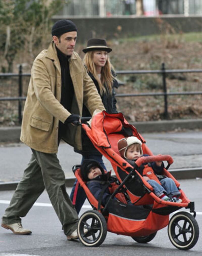 galleries/2009/08/23/fortysomething-moms/ancient-moms---holly-hunter_fdux94