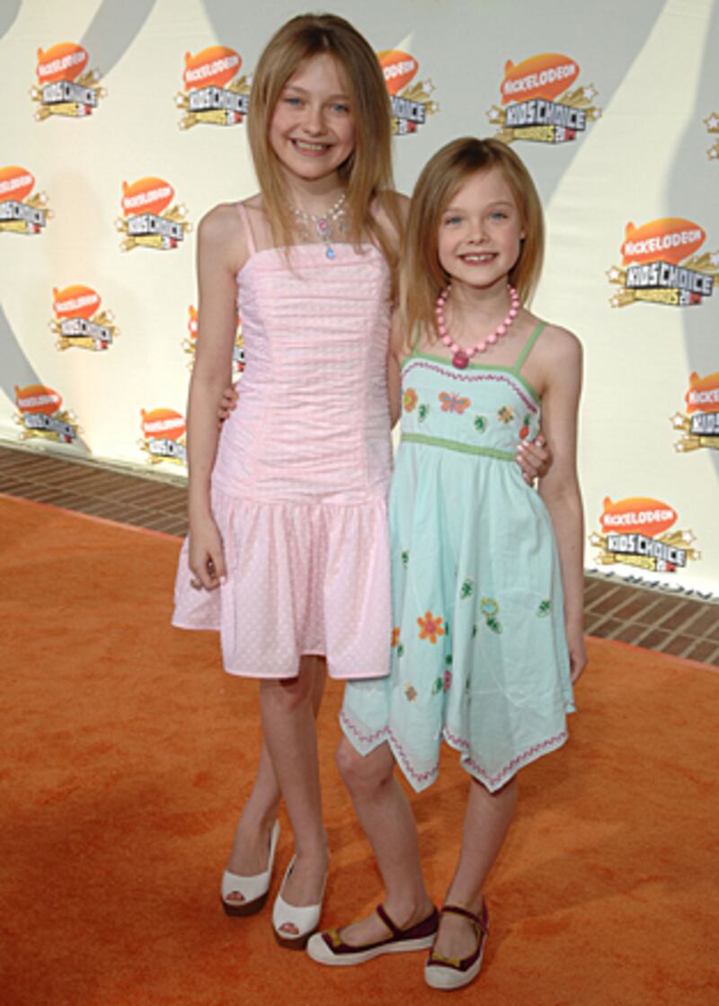 galleries/2010/12/13/elle-fanning/elle-fanning-7_aiiify