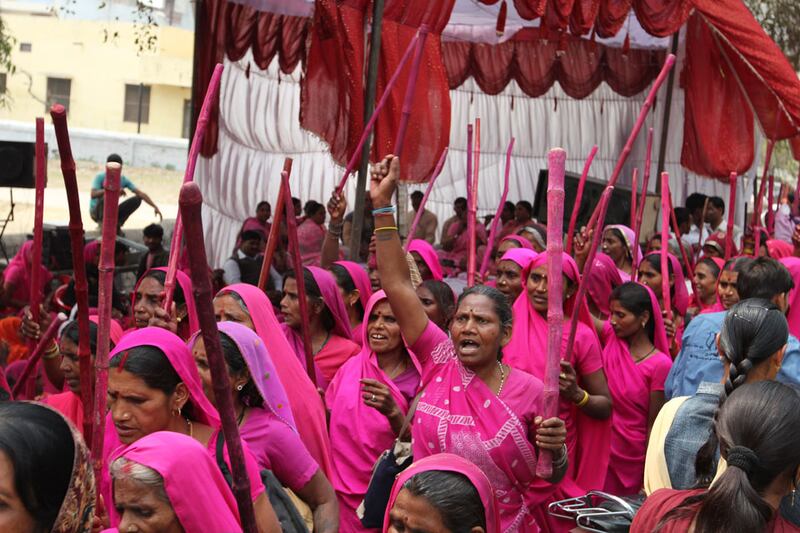 galleries/2011/02/25/india-s-pink-vigilantes/pink-gang-4_hgbjq2