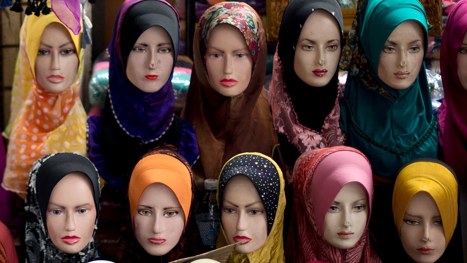 cheats/2017/03/14/eu-court-workplace-headscarf-ban-legal/130820-witw-hijab-sweden-cheat_vrlv3x