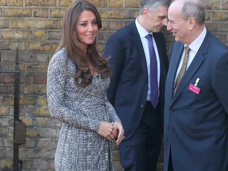 articles/2013/06/25/street-parties-helicopters-and-birth-notice-at-buck-palace-how-the-royal-birth-will-unfold/kate-preg-tease_xphrea