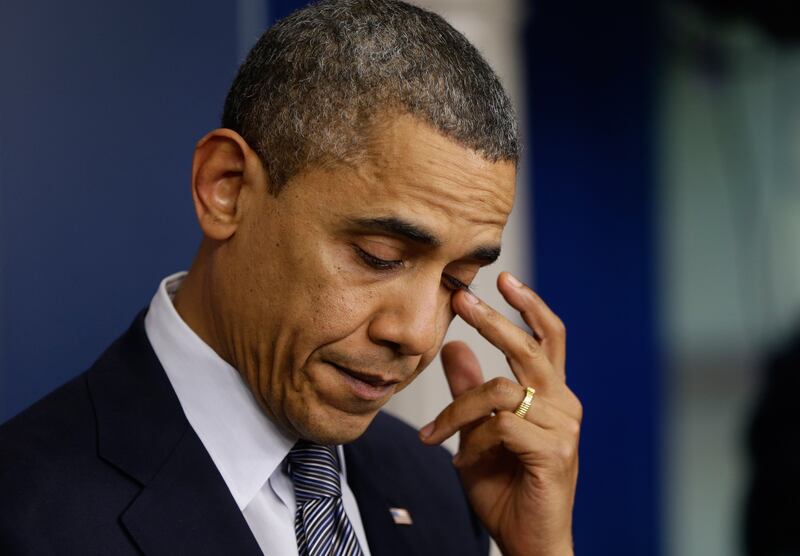 galleries/2012/12/15/connecticut-school-shooting-photos/14shooting13_kevq6m