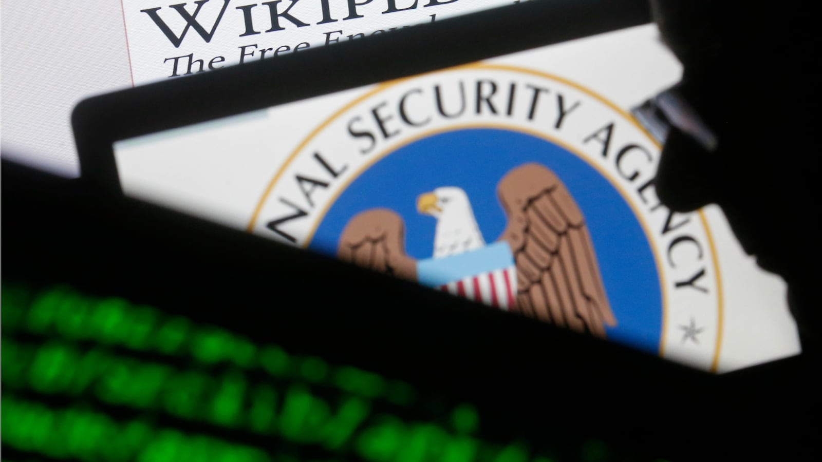 171112-nsa-leaks-mole-hunt-cheat_ldb88u