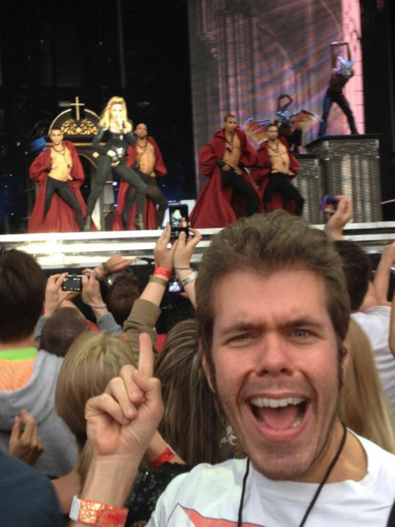 galleries/2012/07/22/snooki-kim-kardashian-more-celebrity-twitter-pictures-photos/twitpic-best-hilton_hro5f6