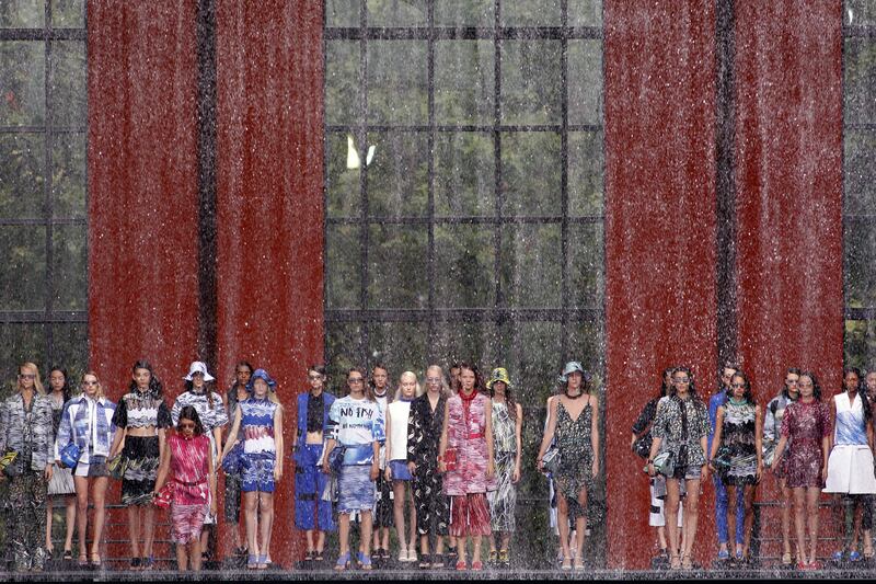 articles/2013/09/29/kenzo-spring-summer-2014-california-roots/130929-kenzo-tease_y7jq2q