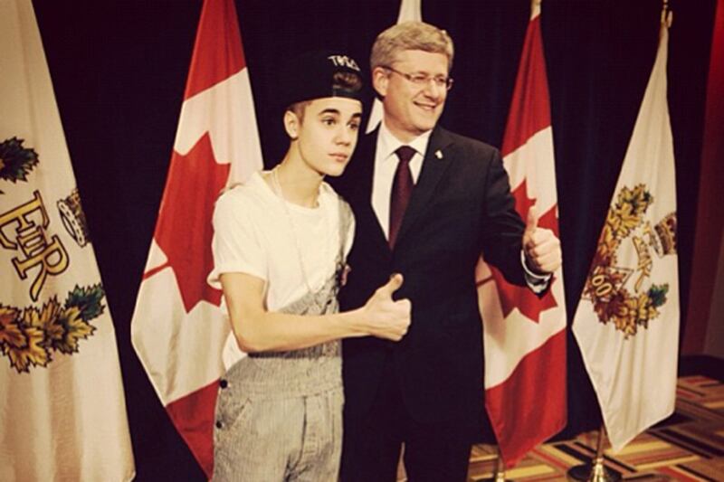 galleries/2012/12/28/the-best-and-worst-dressed-celebrities-of-2012-photos/best-worst-2012-bieber_goyarb