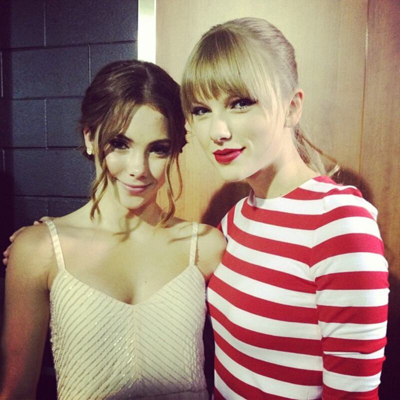 galleries/2012/12/29/2012-s-best-fashion-instagrams-rihanna-lady-gaga-more-photos/taylor_and_mckayla_iycosa