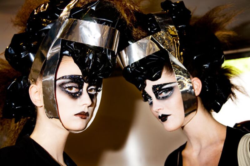 galleries/2009/12/18/backstage-dior/dior-19_xaja0n