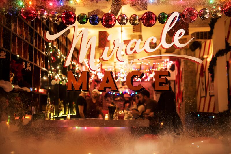 articles/2016/12/22/over-the-top-restaurant-and-bar-holiday-decorations/161222-Rothbaum-miracle-exterior_vdggbt