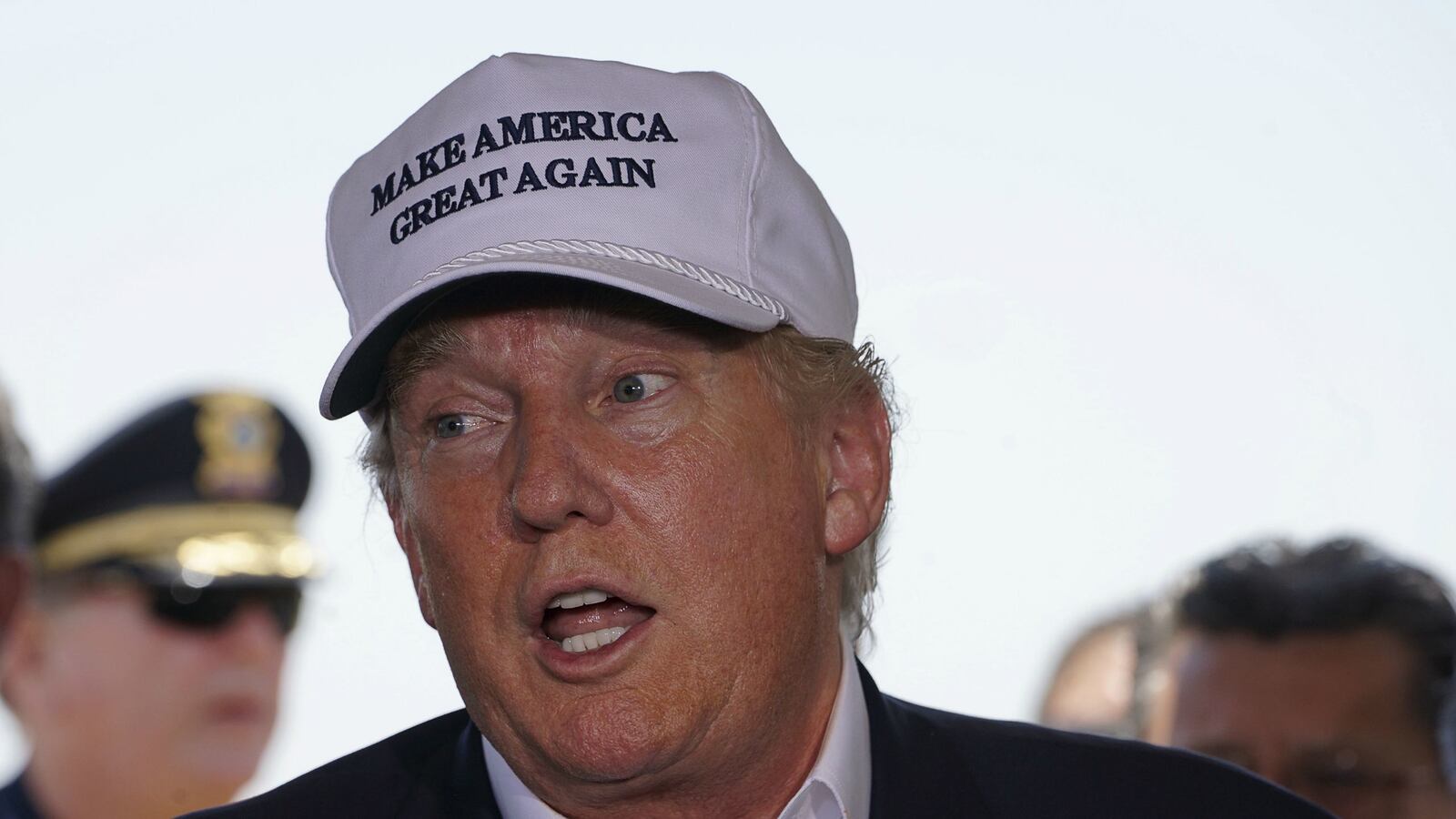 cheats/2015/07/23/trump-telemundo-should-be-ashamed/150723-trump-cheat_y2xaum