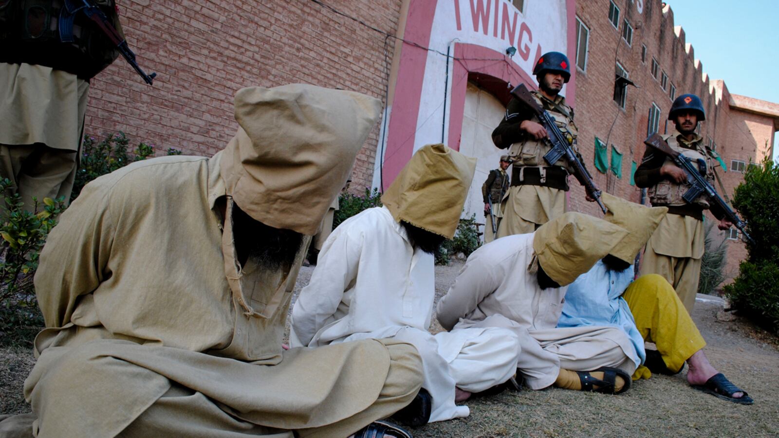 cheats/2011/06/11/insurgents-disappear-when-u-s-tips-off-pakistan/pakistan-captured-terrorist-suspects-box_uaki7t