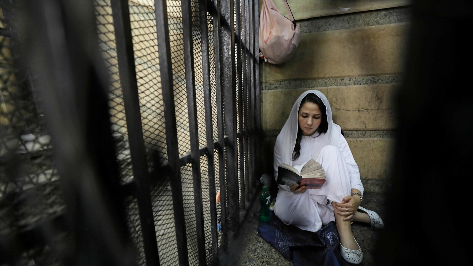 cheats/2017/04/16/egyptian-court-acquits-american-aid-worker/170416-egypt-acquits-aya-hijazi-cheat_ddocet