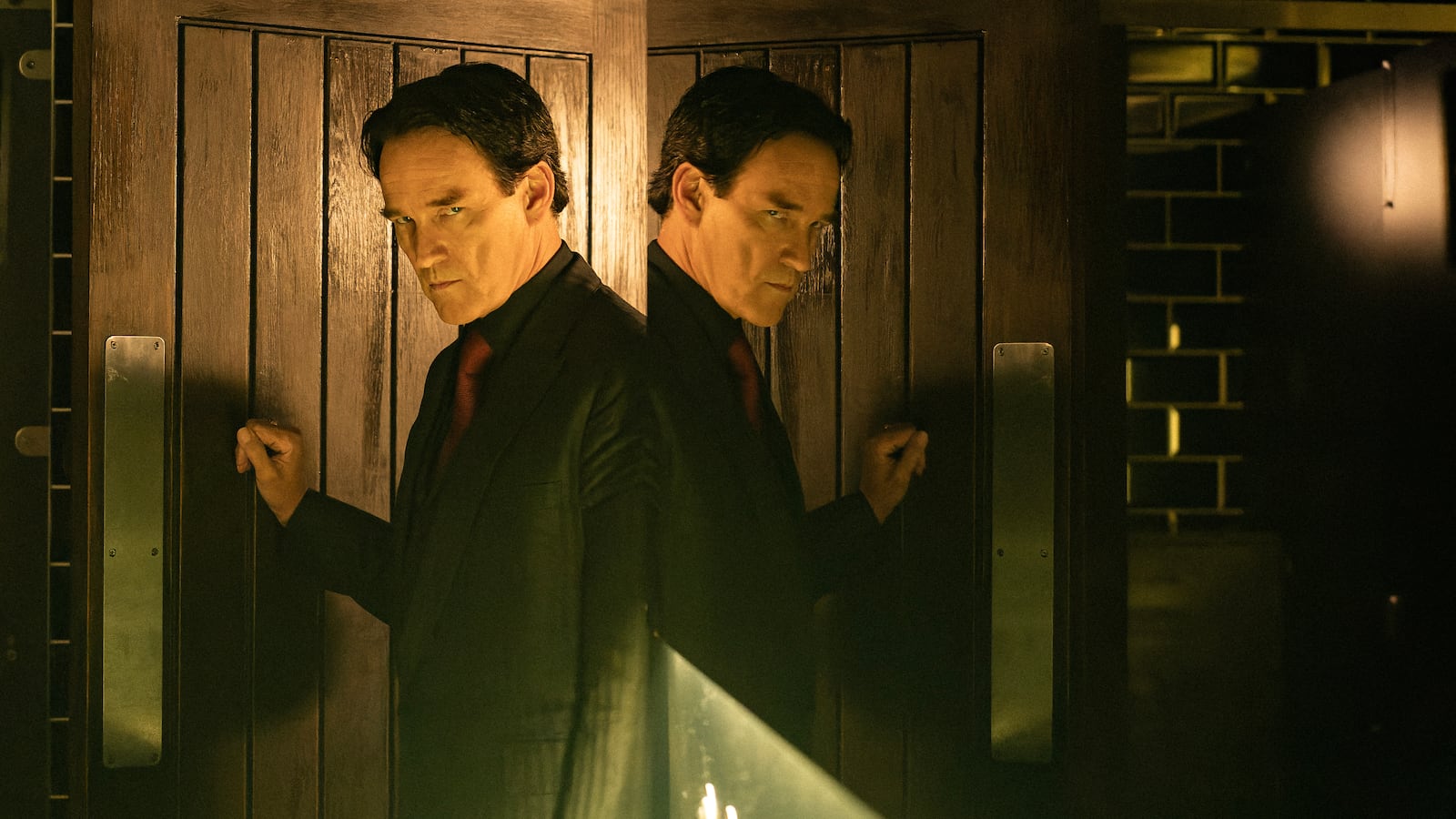 Stephen Moyer in Sexy Beast