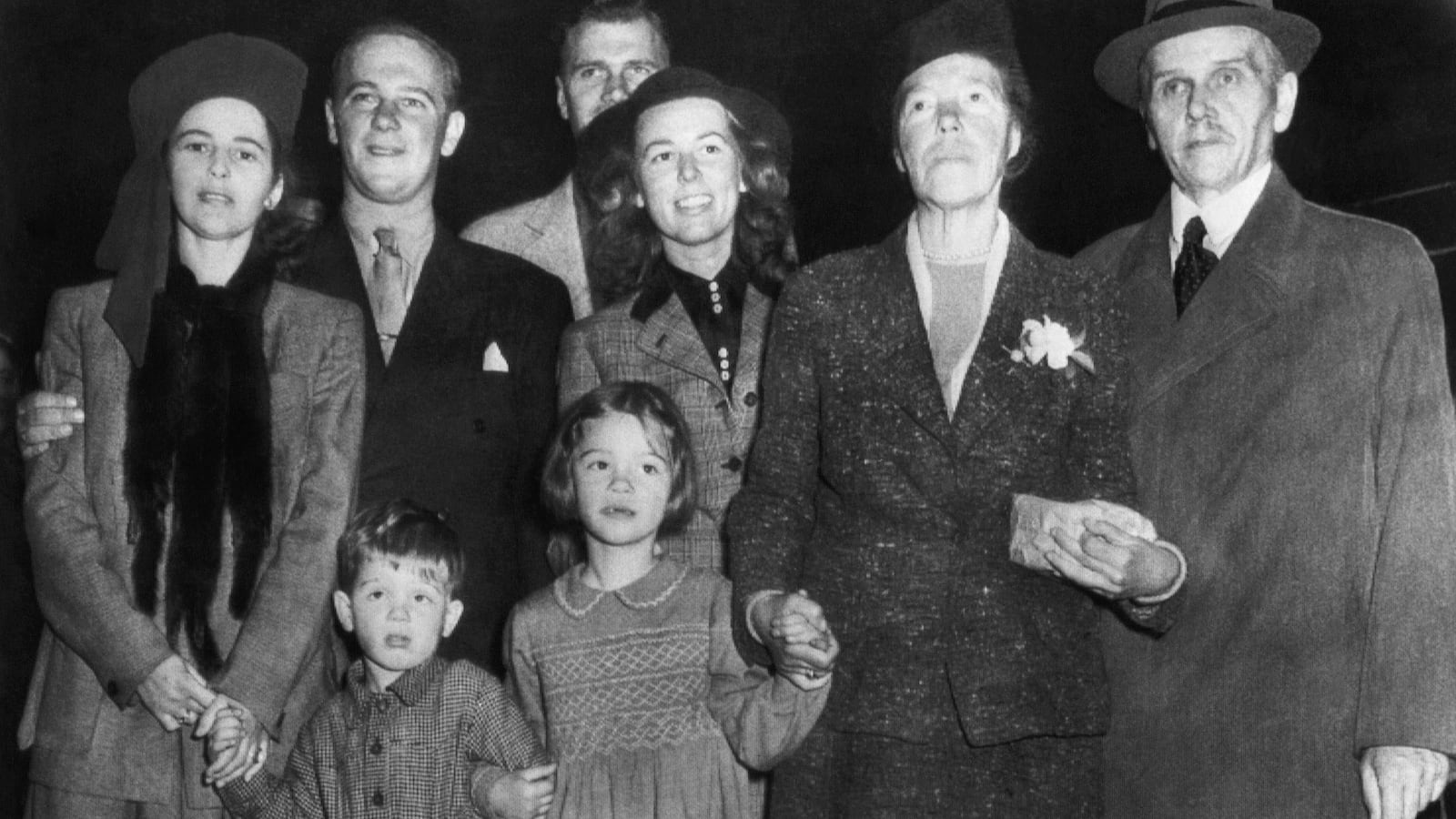 articles/2015/11/25/how-a-russian-tsar-s-relative-died-alone-in-australia/151125-sykes-white-russian-tease_xmcuqq