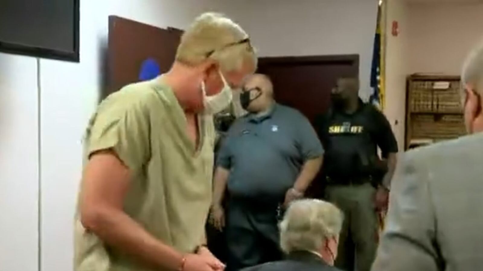 E_bpqaVXMA82bav_rwxdkc