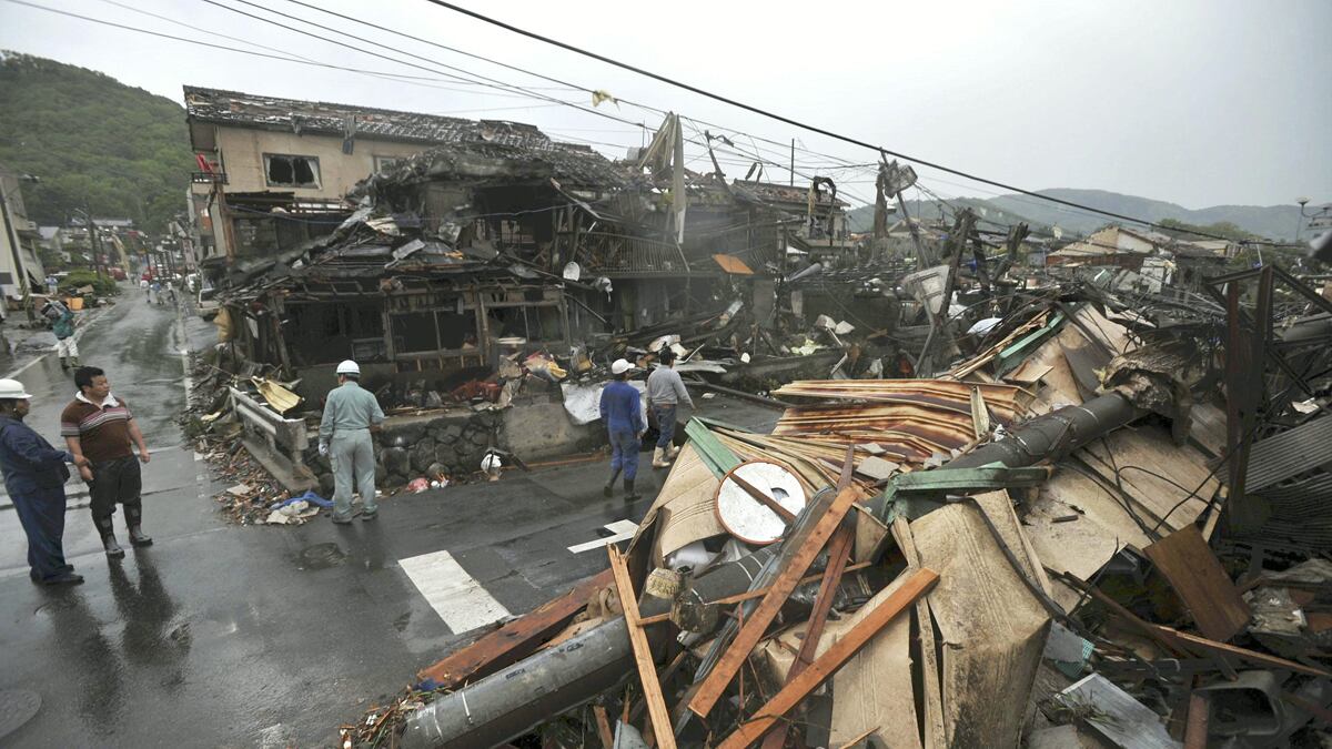 cheats/2012/05/06/tornado-strikes-near-tokyo/japan-tornado-cheat_ahun7n