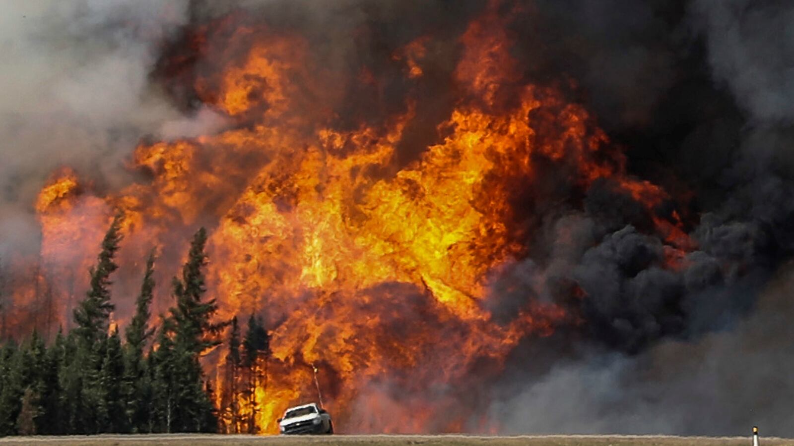 cheats/2016/05/09/canada-wildfire-smoke-to-hit-california/160509-fort-mcmurray-fire-cheat_eimkfc