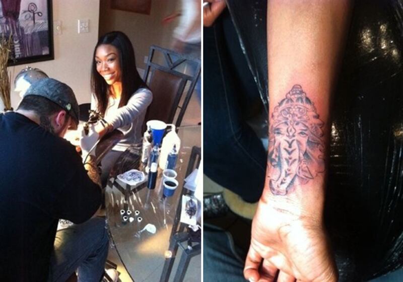 galleries/2011/04/21/women-with-elephants/women-with-elephants---brandy_x6a6xq