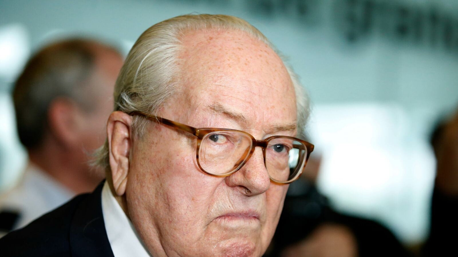 cheats/2016/02/27/french-nationalist-le-pen-endorses-trump/160227-lepen-trump-cheat_mrdrlt