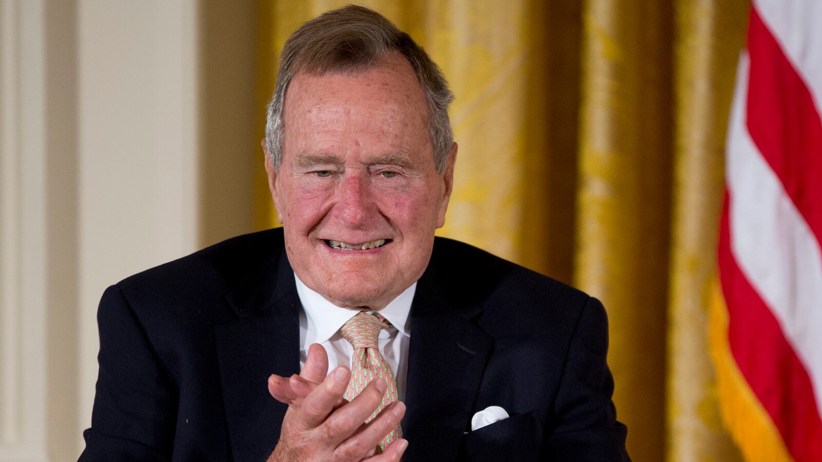 cheats/2013/12/11/george-h-w-bush-joins-twitter/131211-bush-twitter-cheat_dxajrt