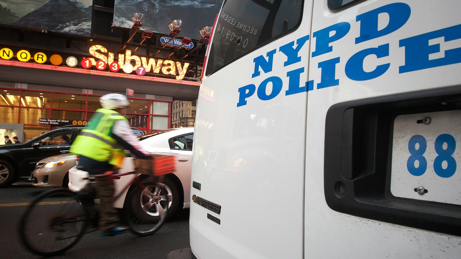 181021-nypd-body-cams-defect_ssvxdq