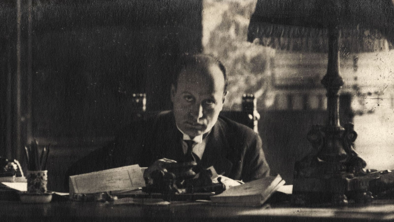 articles/2014/02/05/how-the-catholic-church-got-in-bed-with-mussolini/140205-pope-mussolini-berry-tease_weeqpi