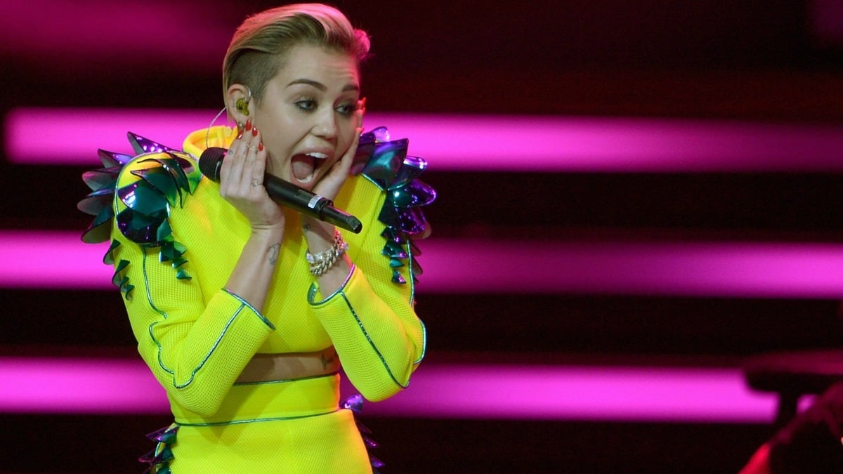 cheats/2013/11/15/miley-cyrus-world-s-biggest-feminist/miley-feminist-cheat_de1stb